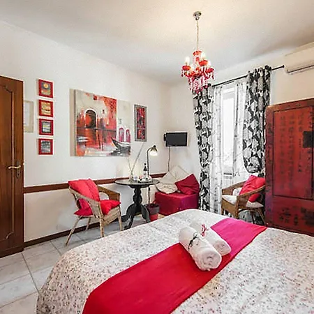 Abbraccia Morfeo Рим