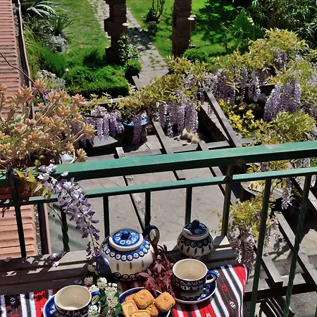 Abbraccia Morfeo Рим