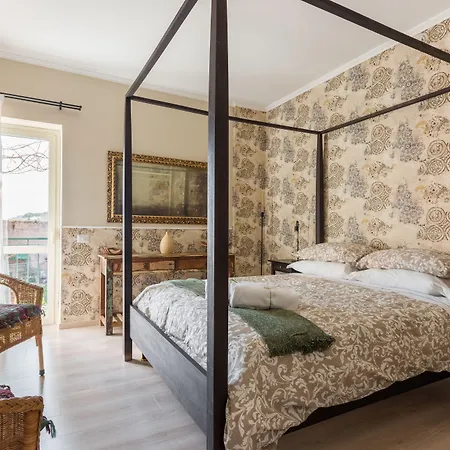 Abbraccia Morfeo Рим